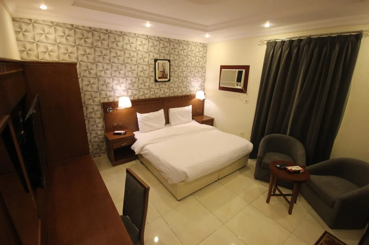 Al-Salamah - Lamasat Palace Suites 吉达 3*,